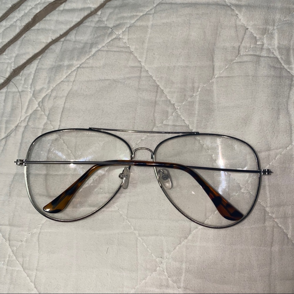 Glasses - Picture 3 of 4